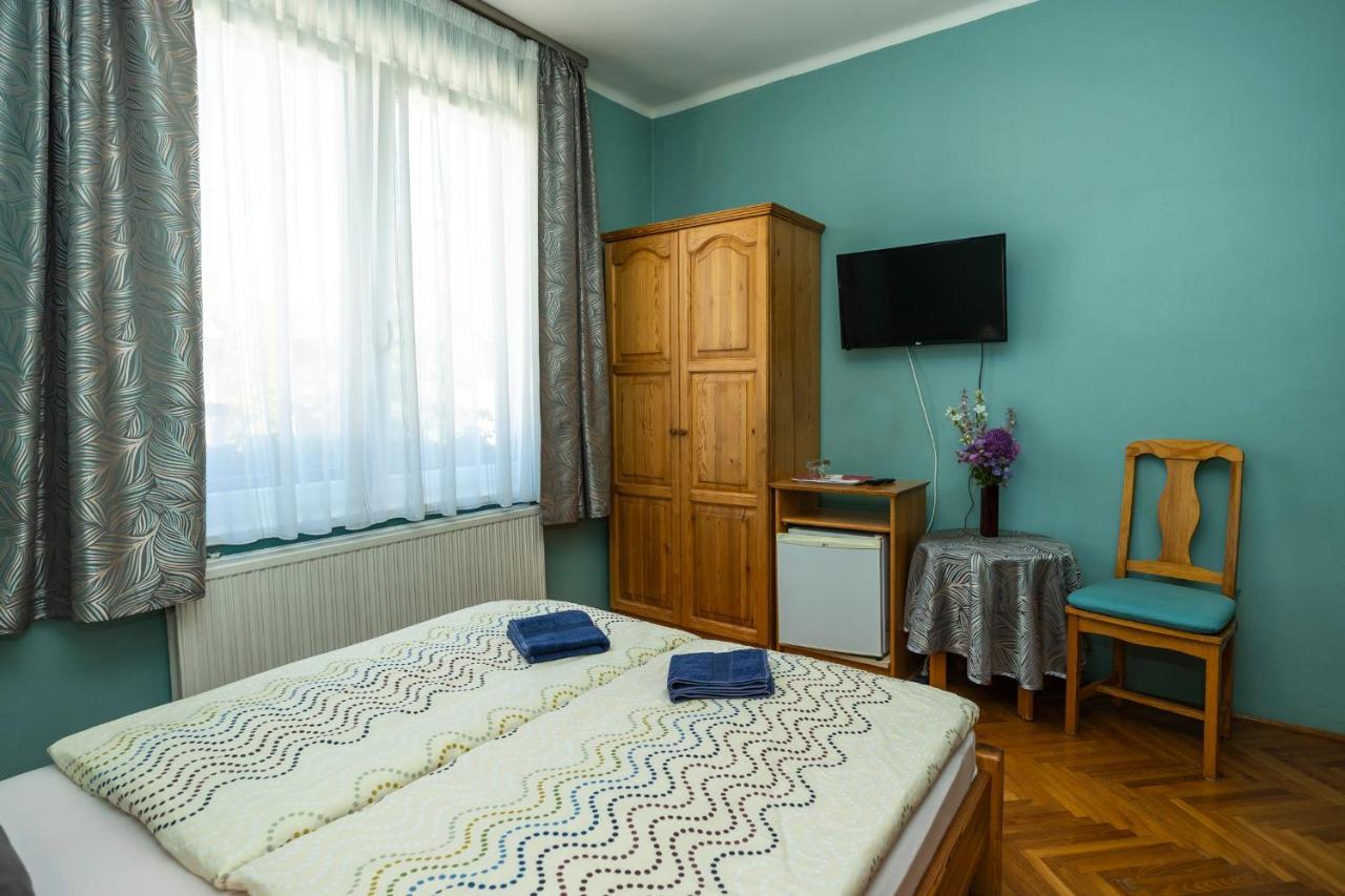 Cecey Vendeghaz Bed & Breakfast Eger Exterior foto