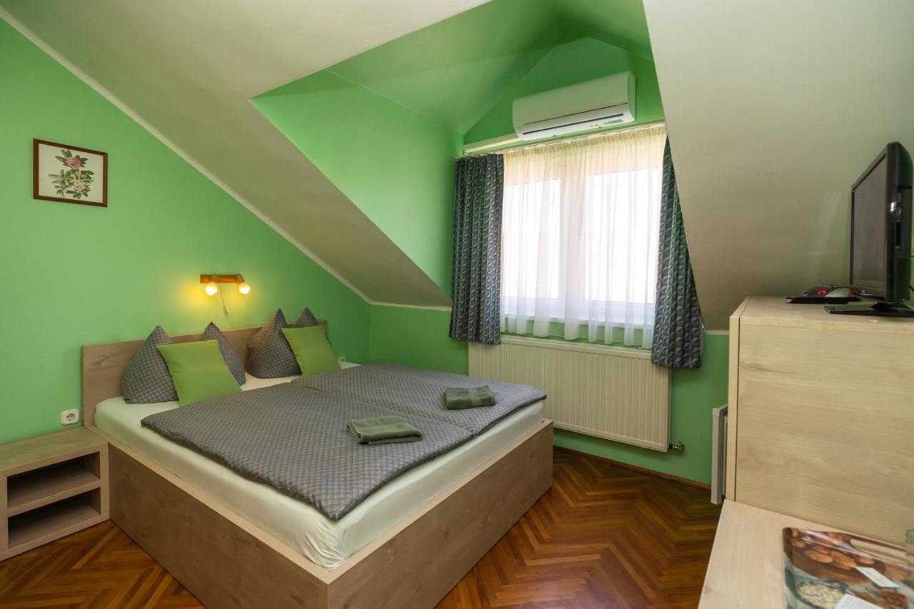 Cecey Vendeghaz Bed & Breakfast Eger Exterior foto