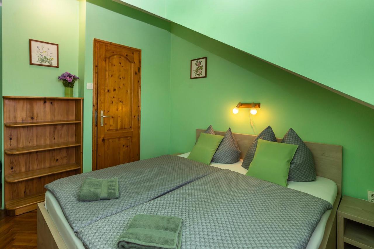 Cecey Vendeghaz Bed & Breakfast Eger Exterior foto